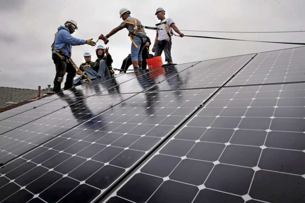 Installation de panneaux solaires sur toiture